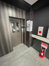 COM´S RESIDENCE鳥居前の物件外観写真